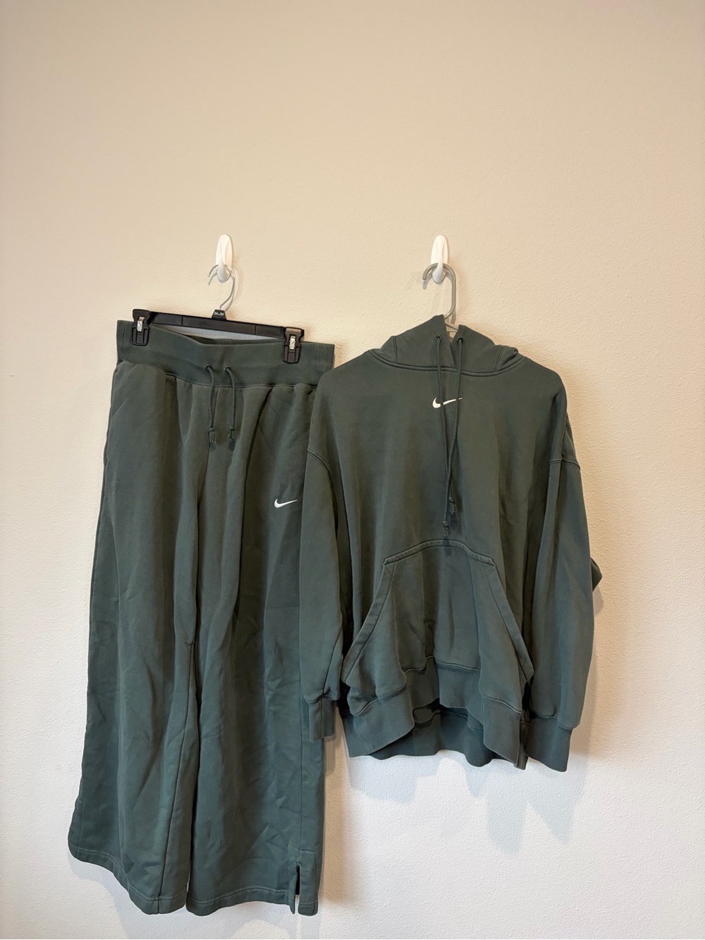 Nike Dark Green Hoodie and Wide-Leg Sweatpants Set